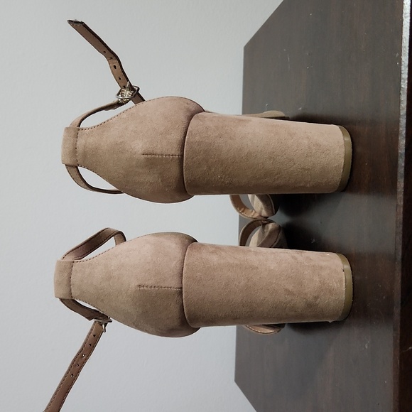 Shoes - Picture 3 of 4